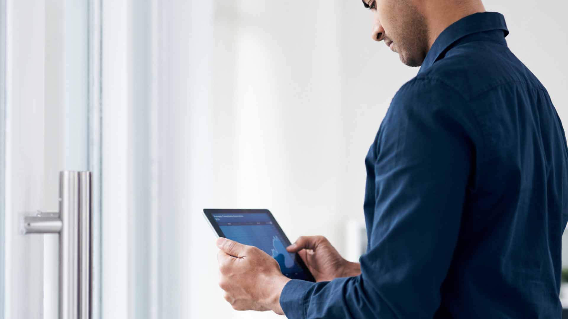 man_ipad.jpg